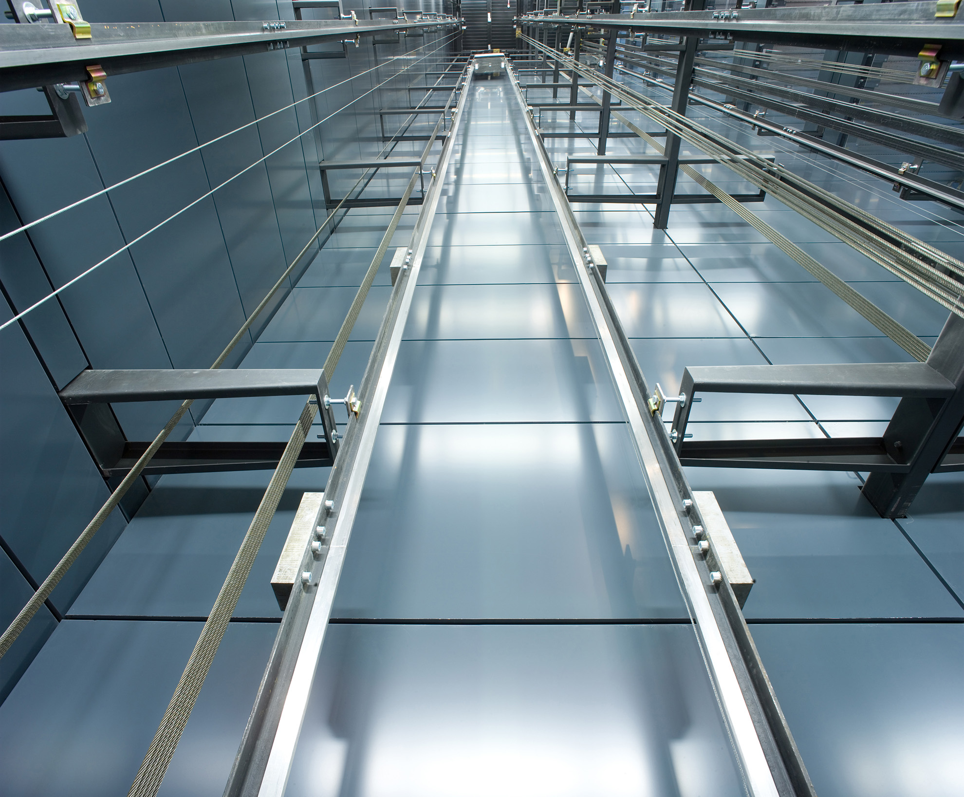 ELEVATORS-The-Walbrook.-London-UK.-Black-Grey-7021_01_1669909247.jpg