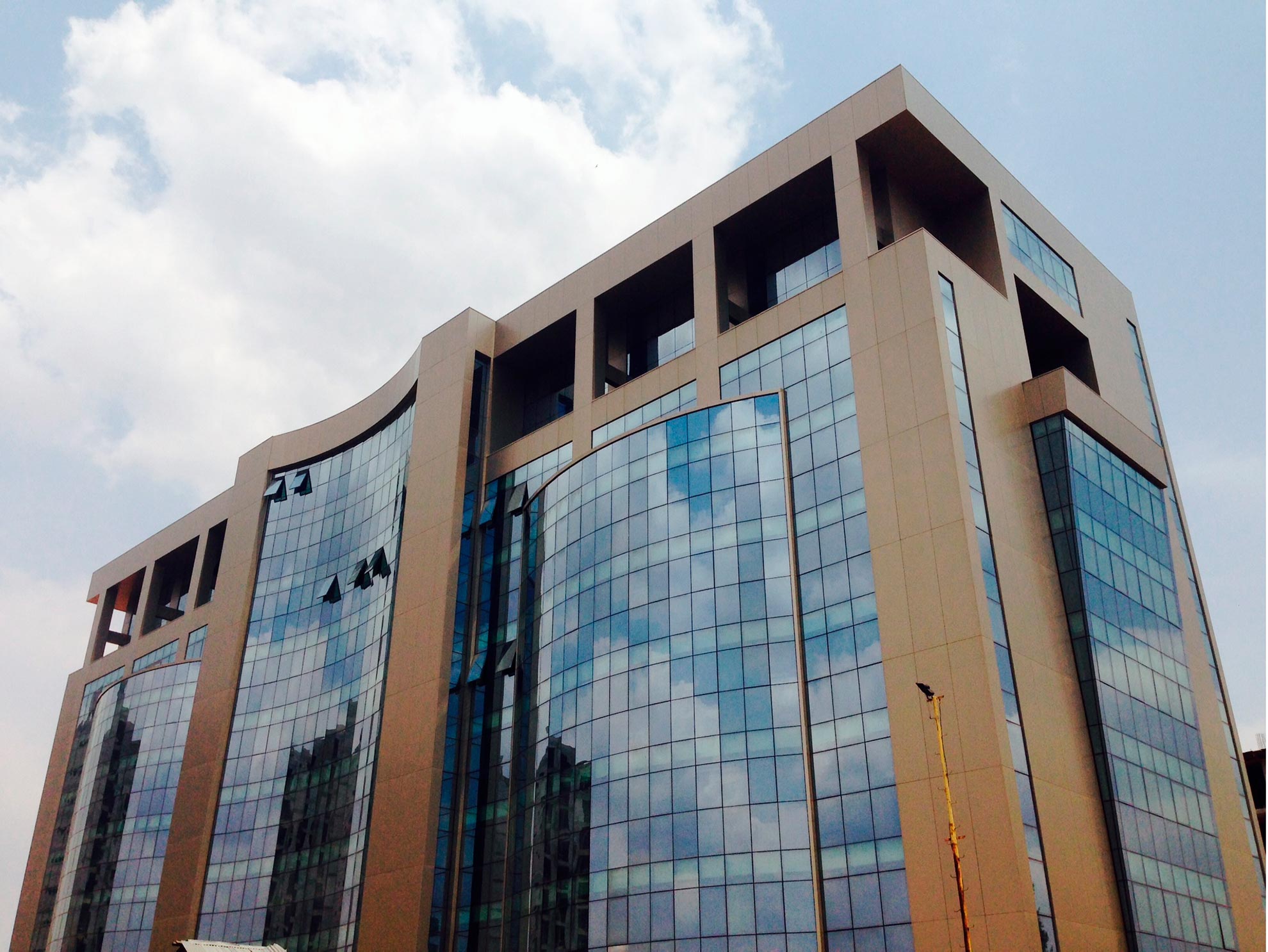 Edificio-Ponglomerape.-Abuja-Nigeria.-larson-PE_1591093036.jpg