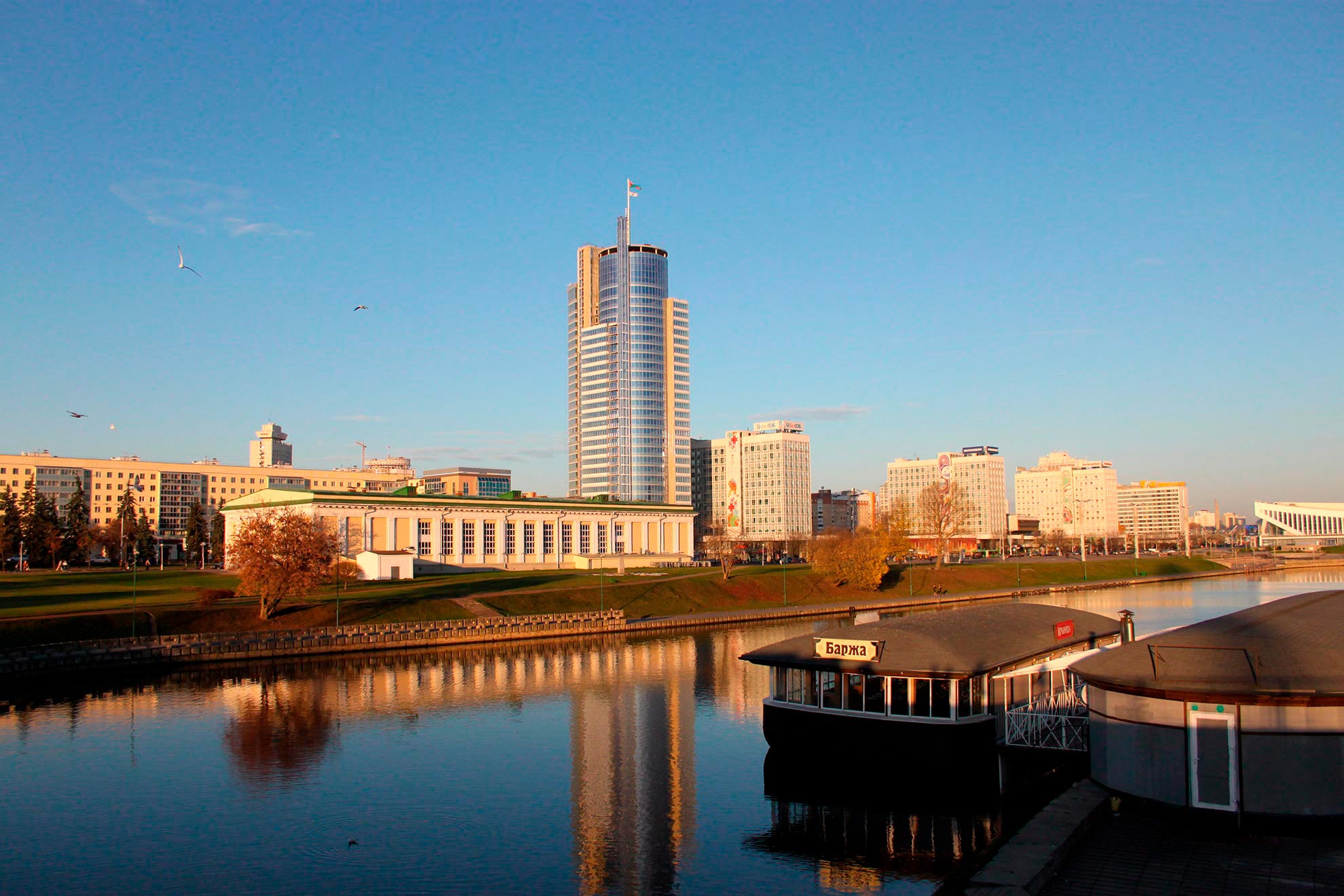 Edificio-Royal-Plaza.-Minsk-Bielorrusia.-larcore-1_1591103621.jpg