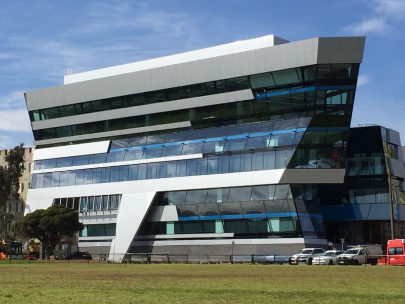 DEAKIN UNIVERSITY (4)