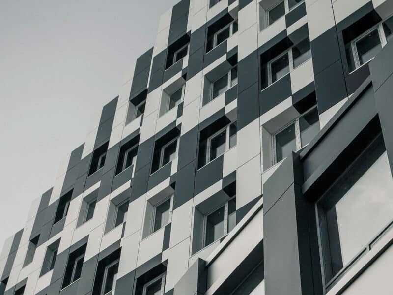 DOMINO (2)