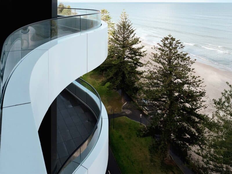 EI8HT - Balcony-2